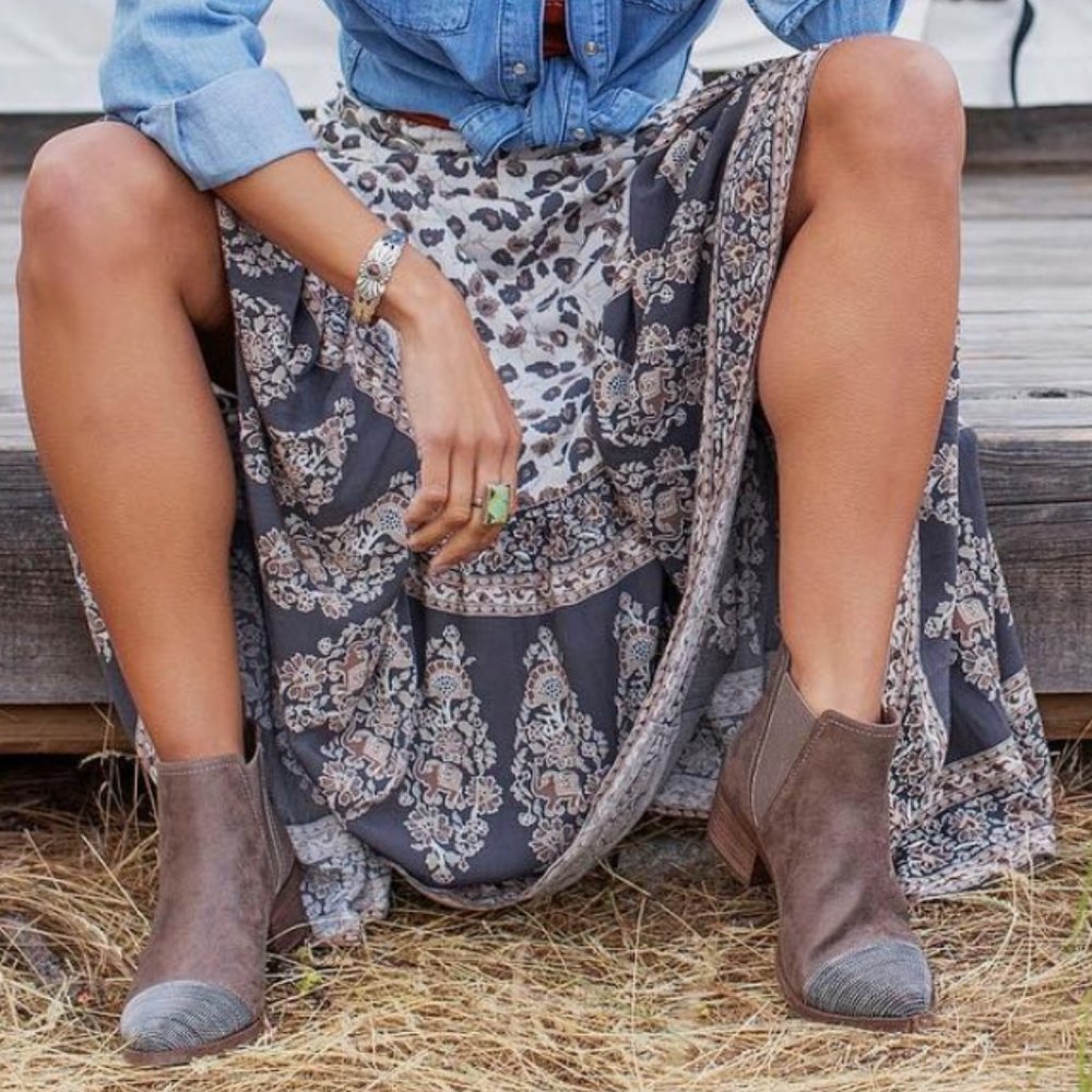 Tan Metal Chain Pointy Toe Western Ankle Booties - Picture 2 of 8